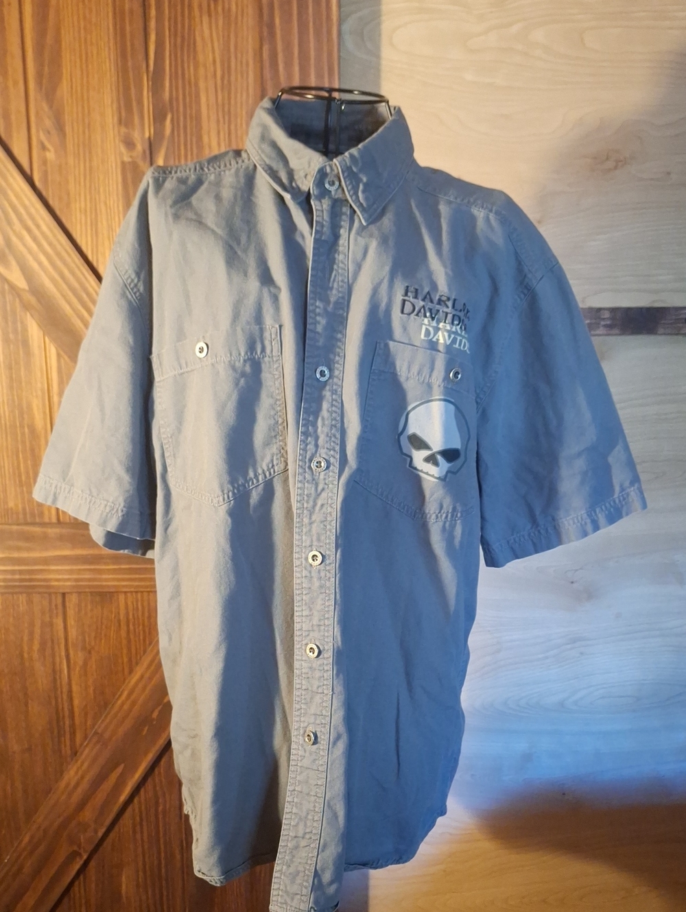 Harley-Davidson Gray Short Sleeve Button-Down Shirt with Skull Motif